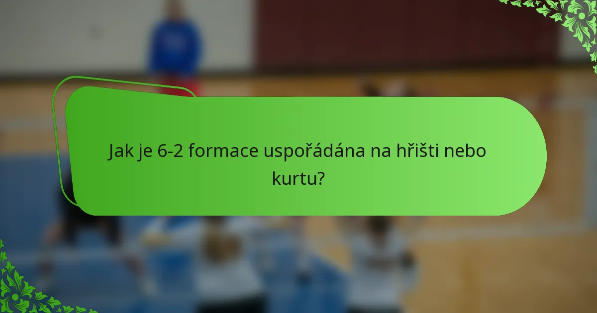 Jak je 6-2 formace uspořádána na hřišti nebo kurtu?